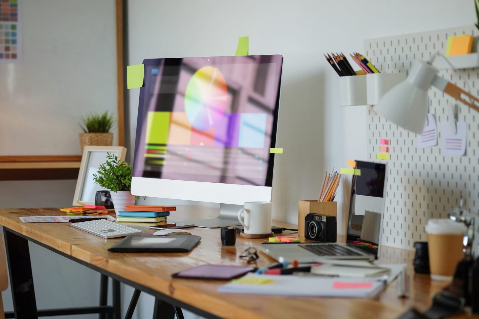 aalofts-design-graphics-fashion-interiors-blog 66-min designers desk covered notes aalofts design scaled