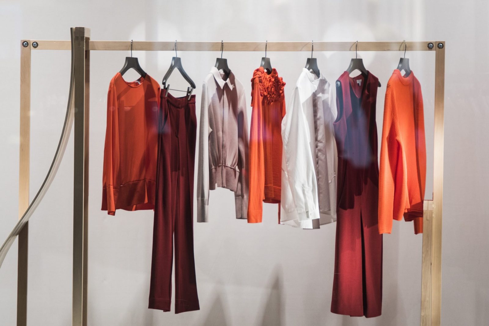 fashion-design-visual-merchandising-clothing-rail-aalofts-design-scaled Fashion Clothing Rail
