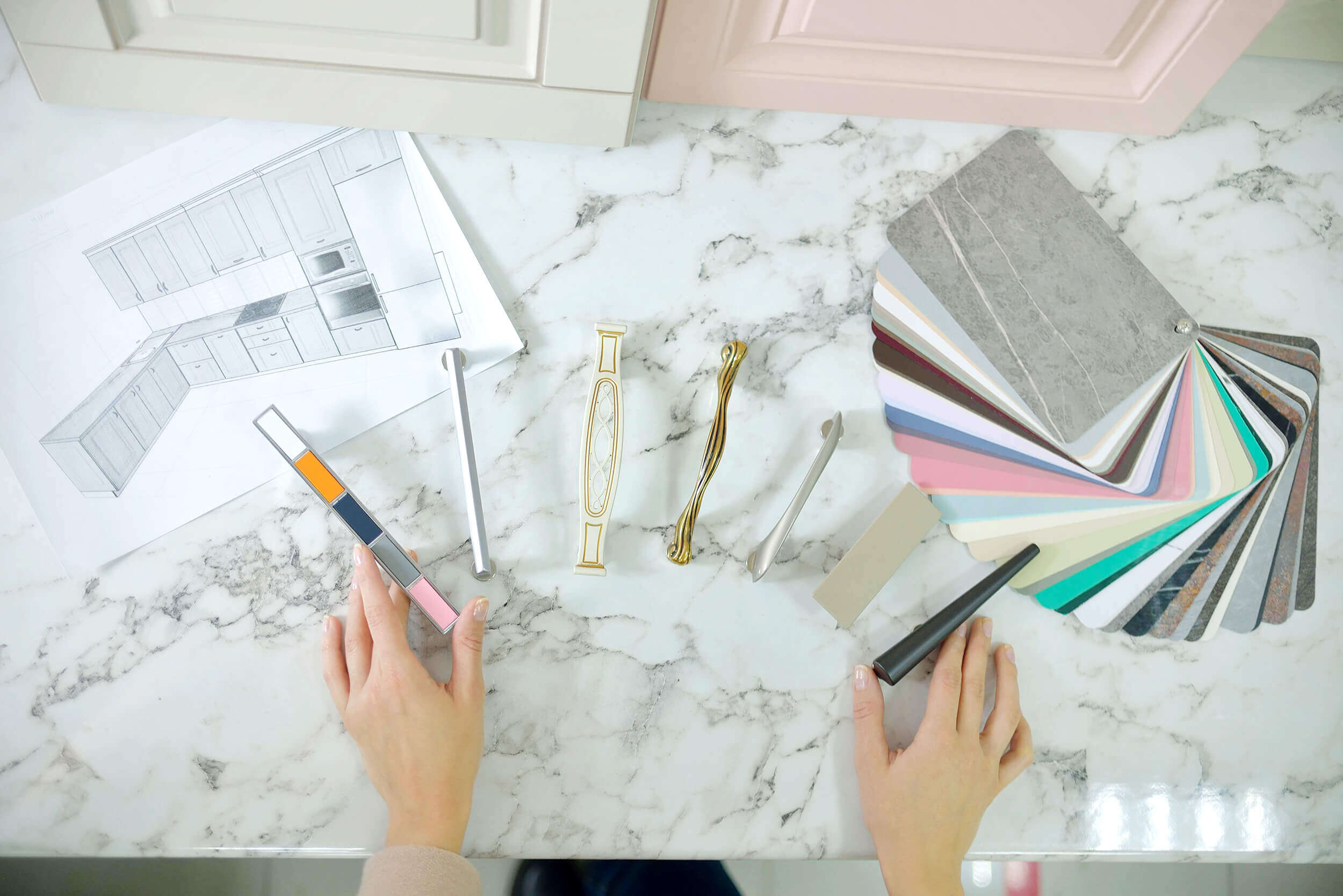 Kitchen Designer Selecting Handles